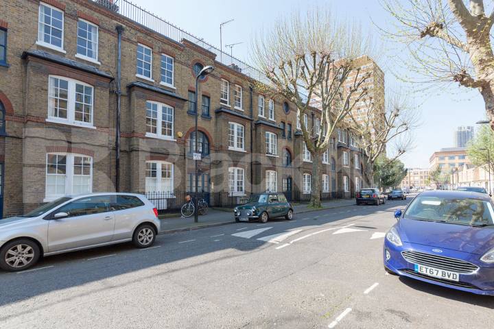 3 bedroom good for shares located walking distance to Old street station Haberdasher street , Old Street - Shoreditch